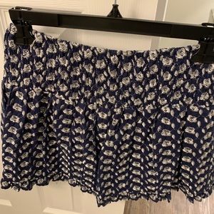 Cute elastic waist skirt with detailing